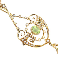 Peridot and pearl pendant and chain