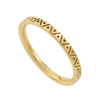 18 carat gold band with motif