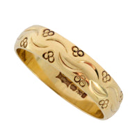 Vintage 18 carat wedding band with motif
