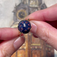Cabouchon geslepen sodaliet ring met robijnen en diamanten