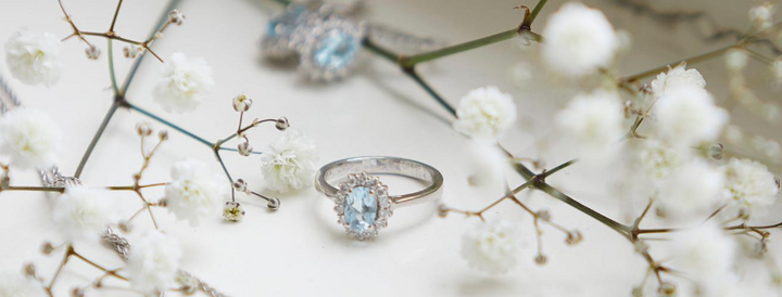 Dusty blue wedding inspiration ft. vintage jewelry