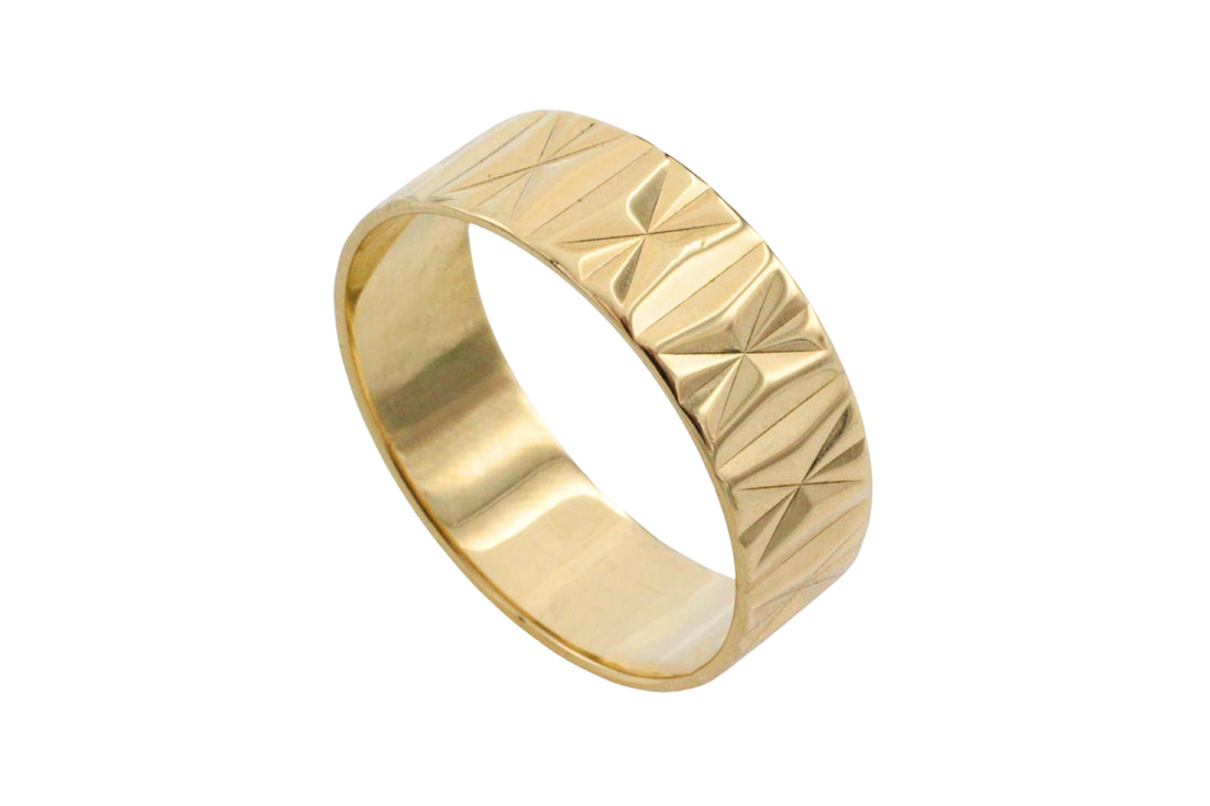 14 carat gold band with motif