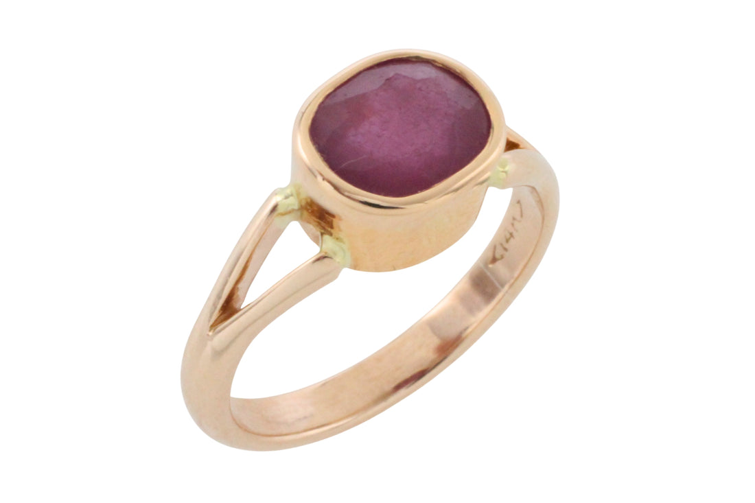 Ruby ring in 14 carat gold