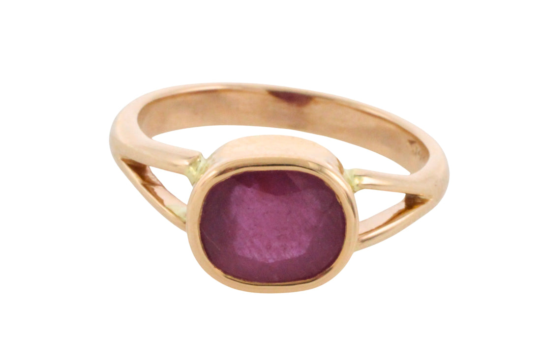 Ruby ring in 14 carat gold