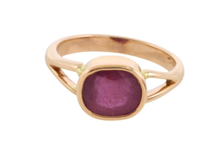Ruby ring in 14 carat gold