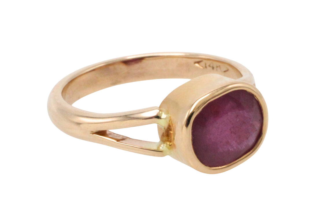 Ruby ring in 14 carat gold