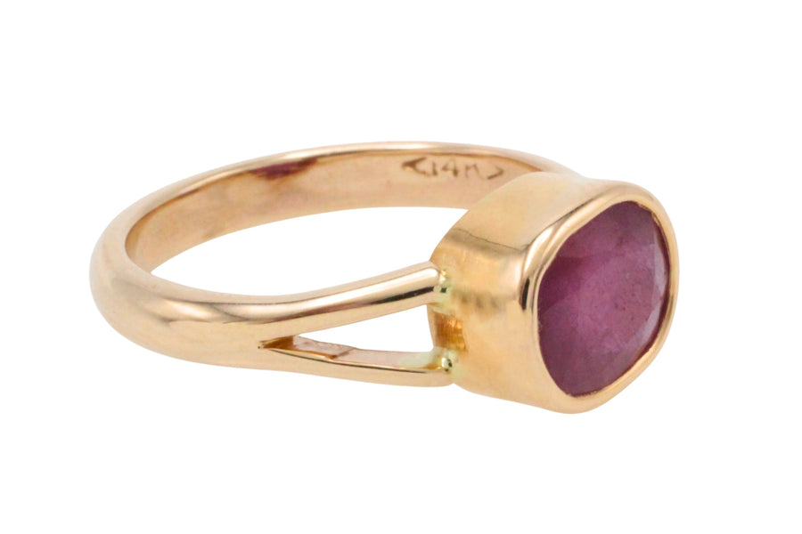 Ruby ring in 14 carat gold