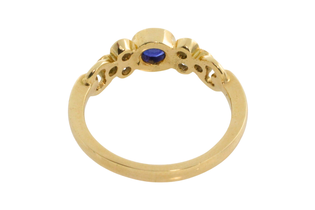 Sapphire and diamond ring in 18 carat gold