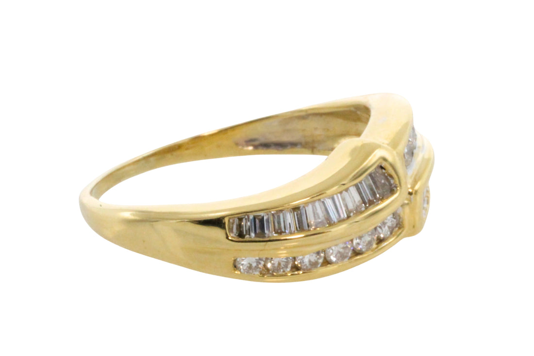 Baguette and brilliant cut diamond ring in 18 carat gold