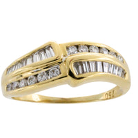 Baguette and brilliant cut diamond ring in 18 carat gold