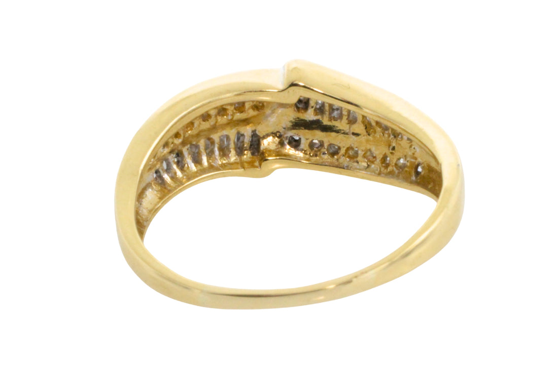 Baguette and brilliant cut diamond ring in 18 carat gold