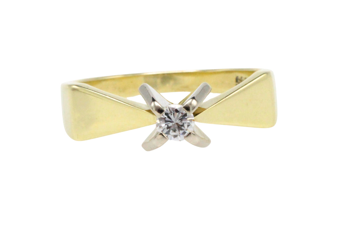 Vintage diamond solitaire ring