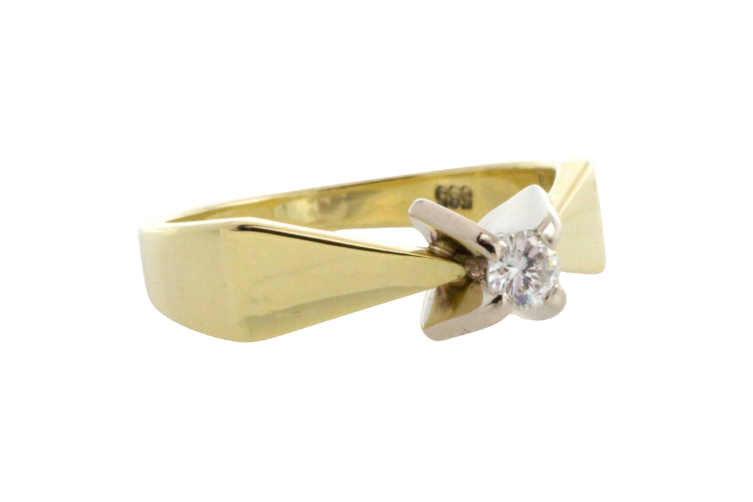 Vintage diamond solitaire ring