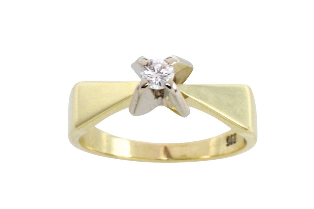 Vintage diamond solitaire ring