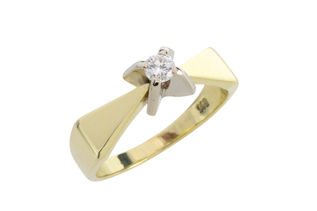 Vintage diamond solitaire ring