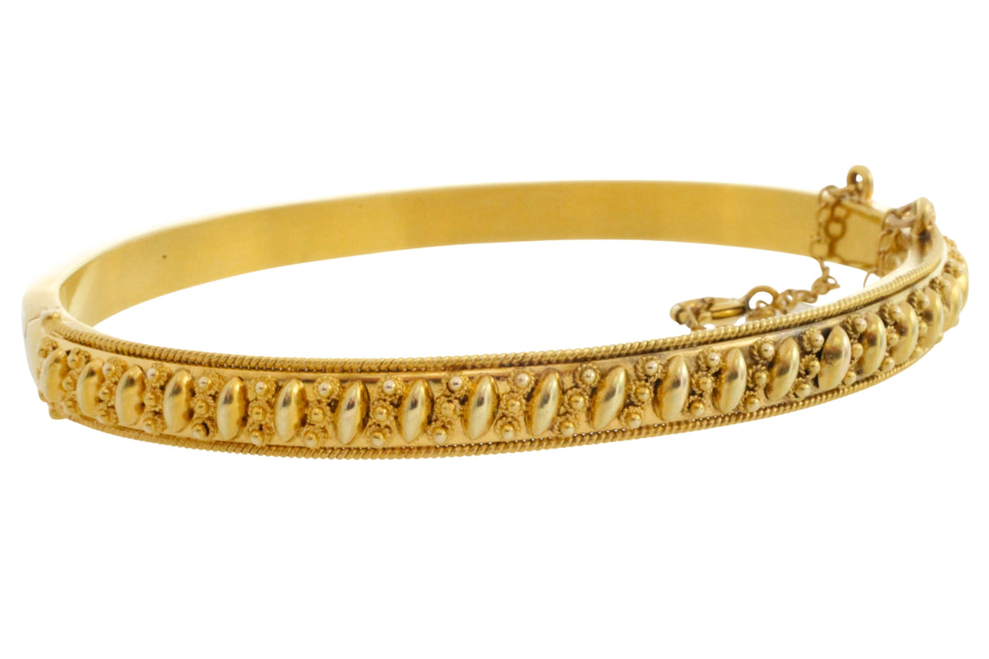 Vintage hinged bracelet in 14 carat gold