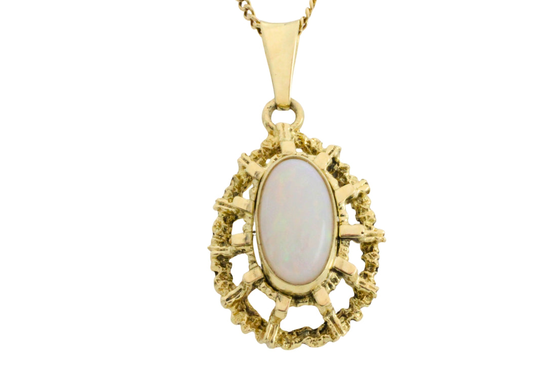 Cabochon opal pendant in 14 carat gold