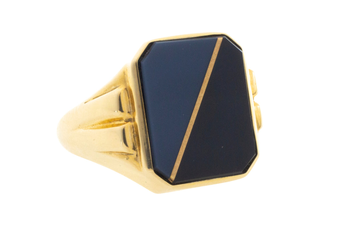 Onyx and agate signet ring in 14 carat gold
