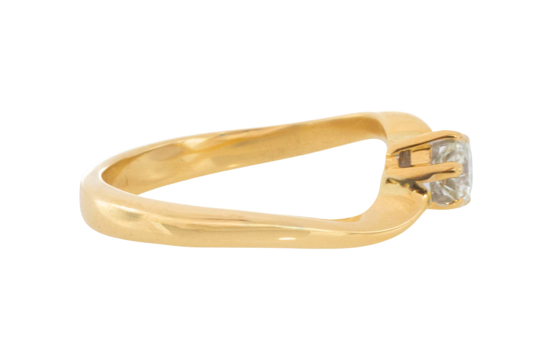 Vintage diamond solitaire ring in 18 carat gold