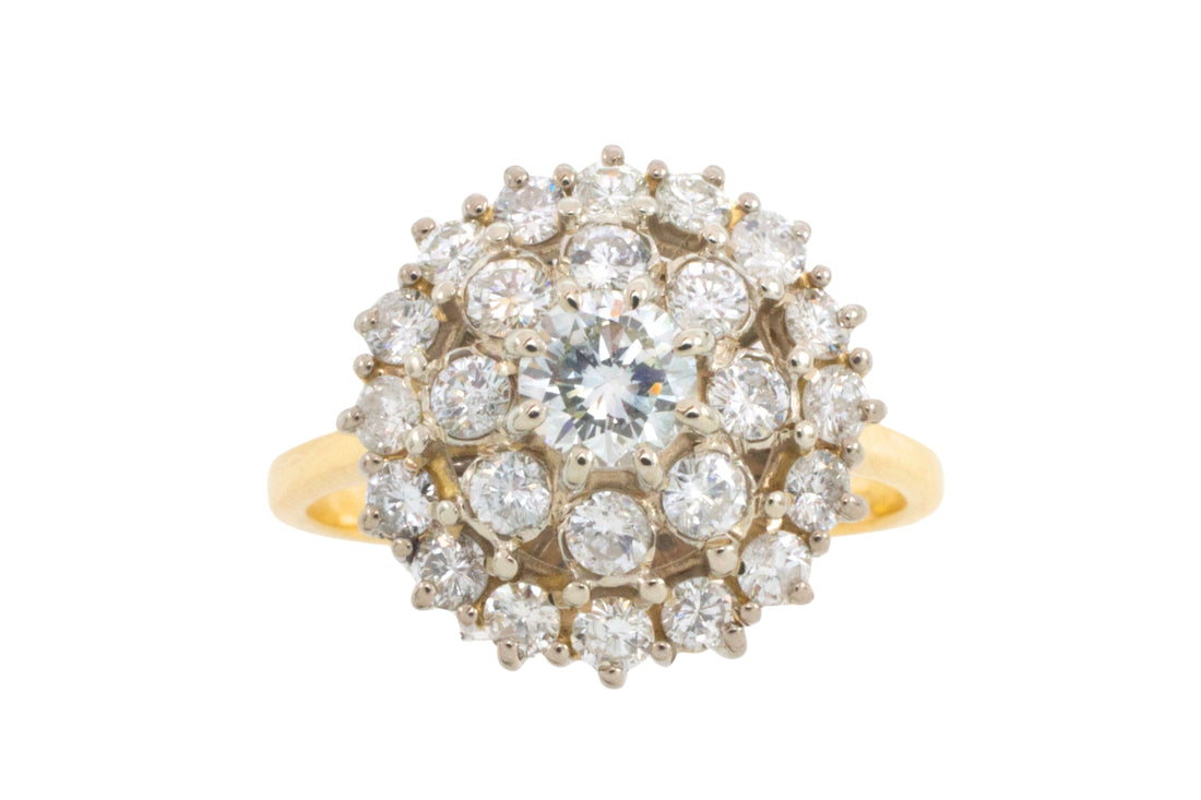Vinatge diamond cluster ring in 18 carat gold