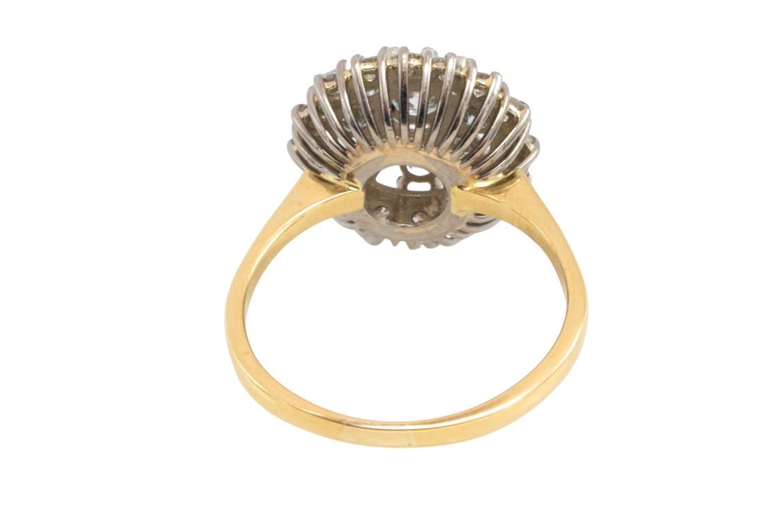 Vinatge diamond cluster ring in 18 carat gold