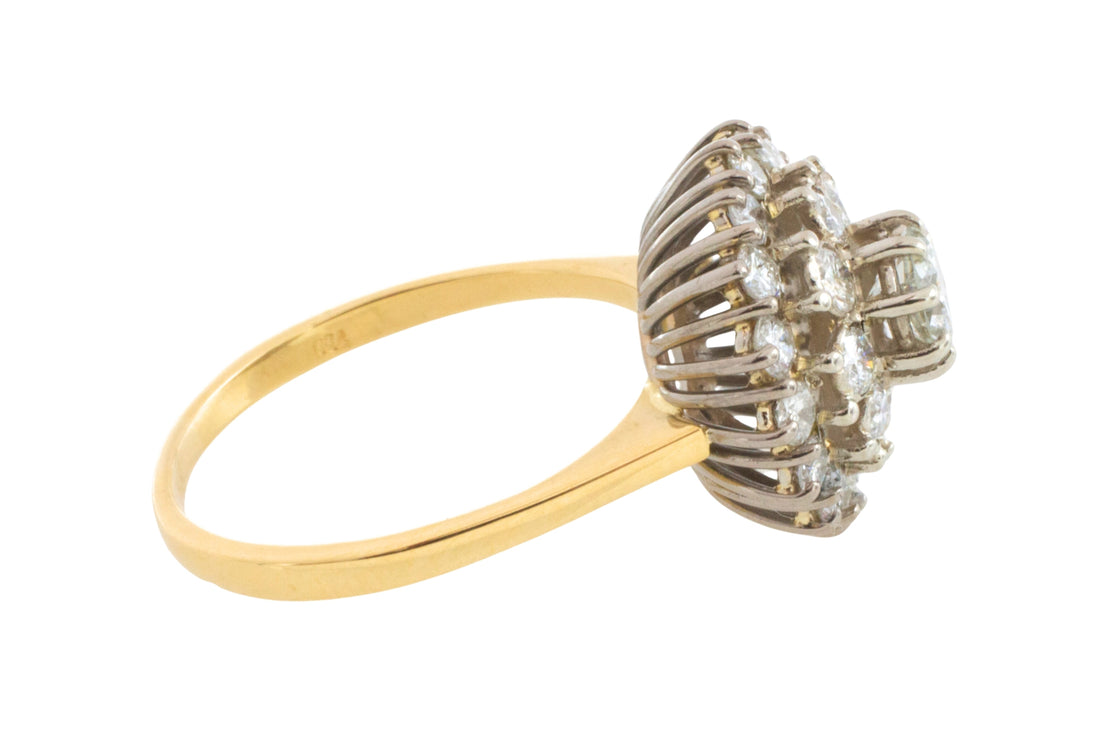 Vinatge diamond cluster ring in 18 carat gold