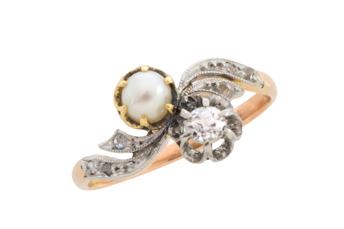 Pearl and diamond Toi et Moi ring in 18 carat gold