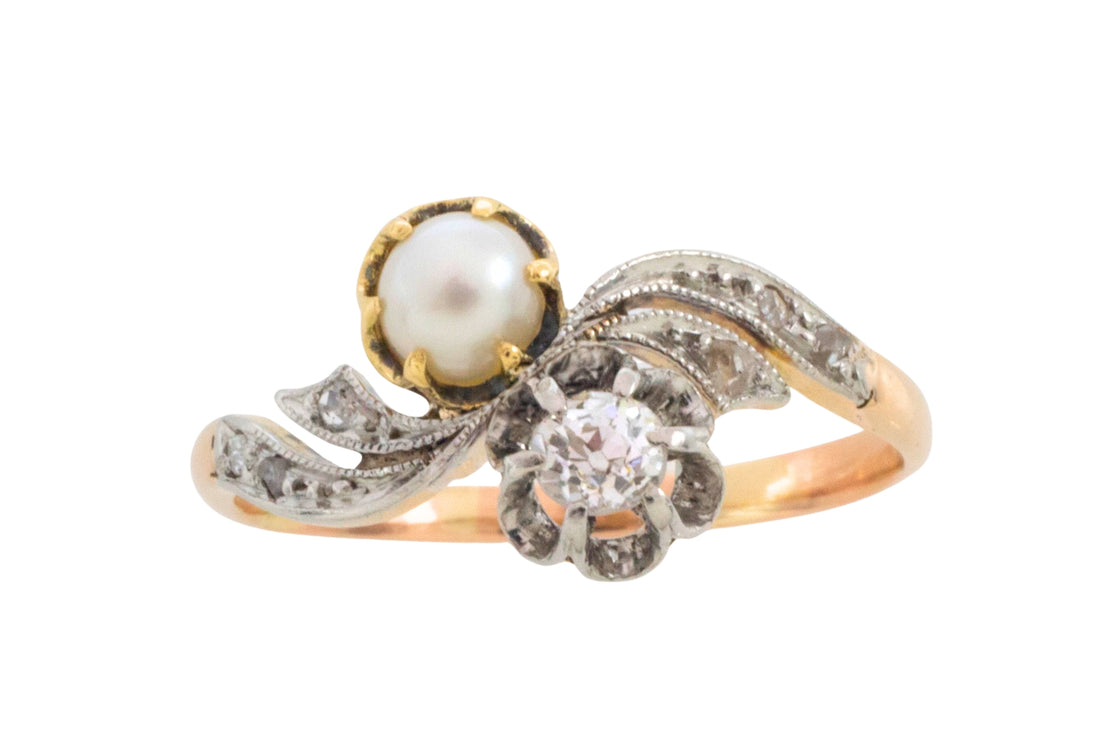 Pearl and diamond Toi et Moi ring in 18 carat gold