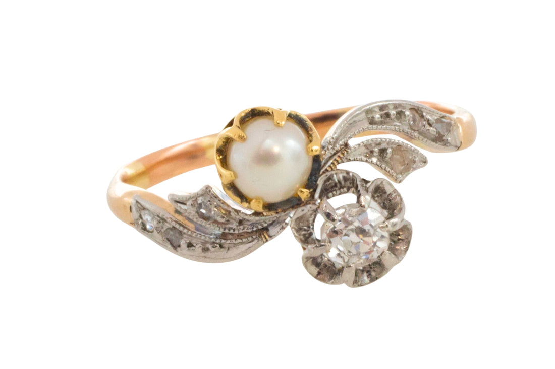 Pearl and diamond Toi et Moi ring in 18 carat gold