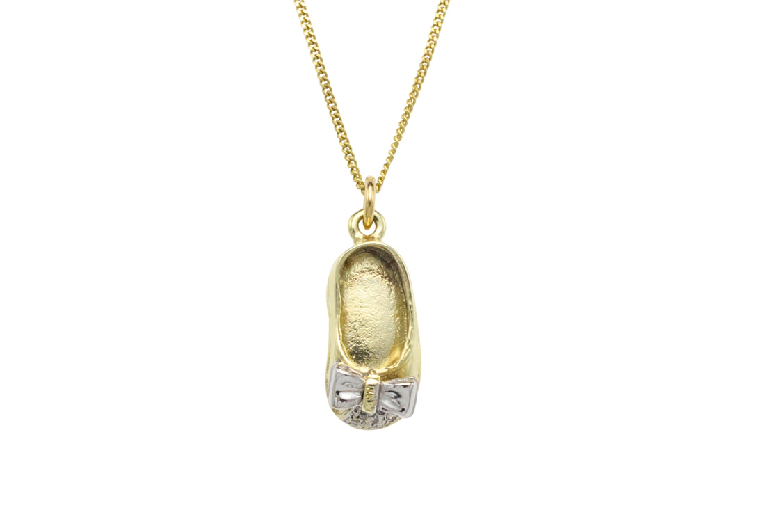 18 carat gold slipper pendant and chain