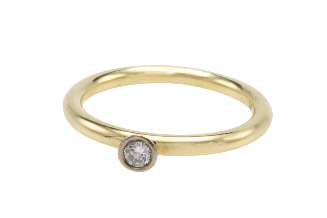 Diamond solitaire ring in 14 carat gold