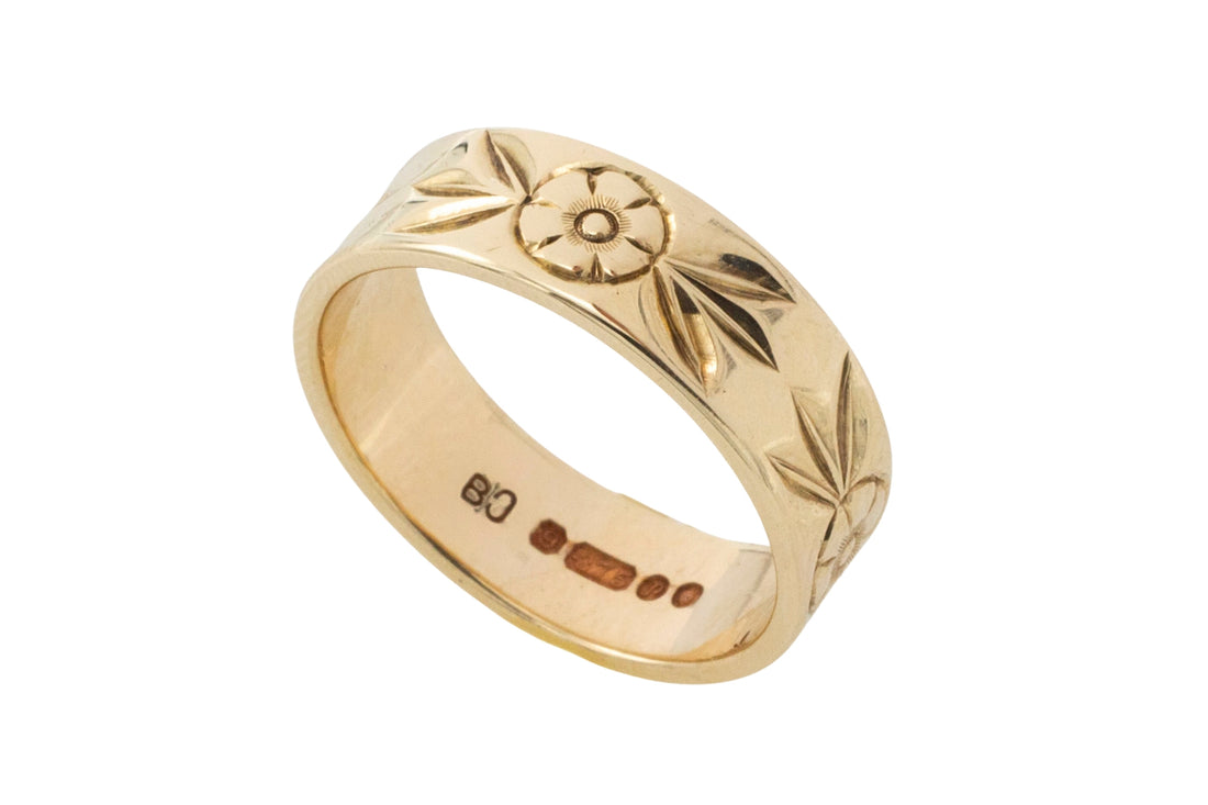Vintage ring with floral motif