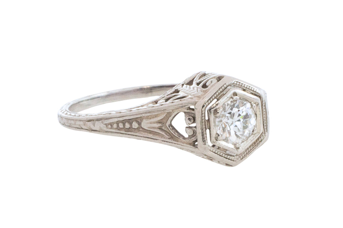 Vintage Art Deco diamond ring in platinum