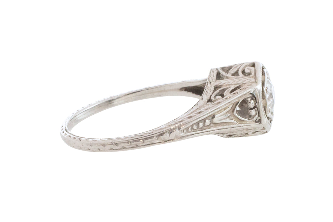 Vintage Art Deco diamond ring in platinum