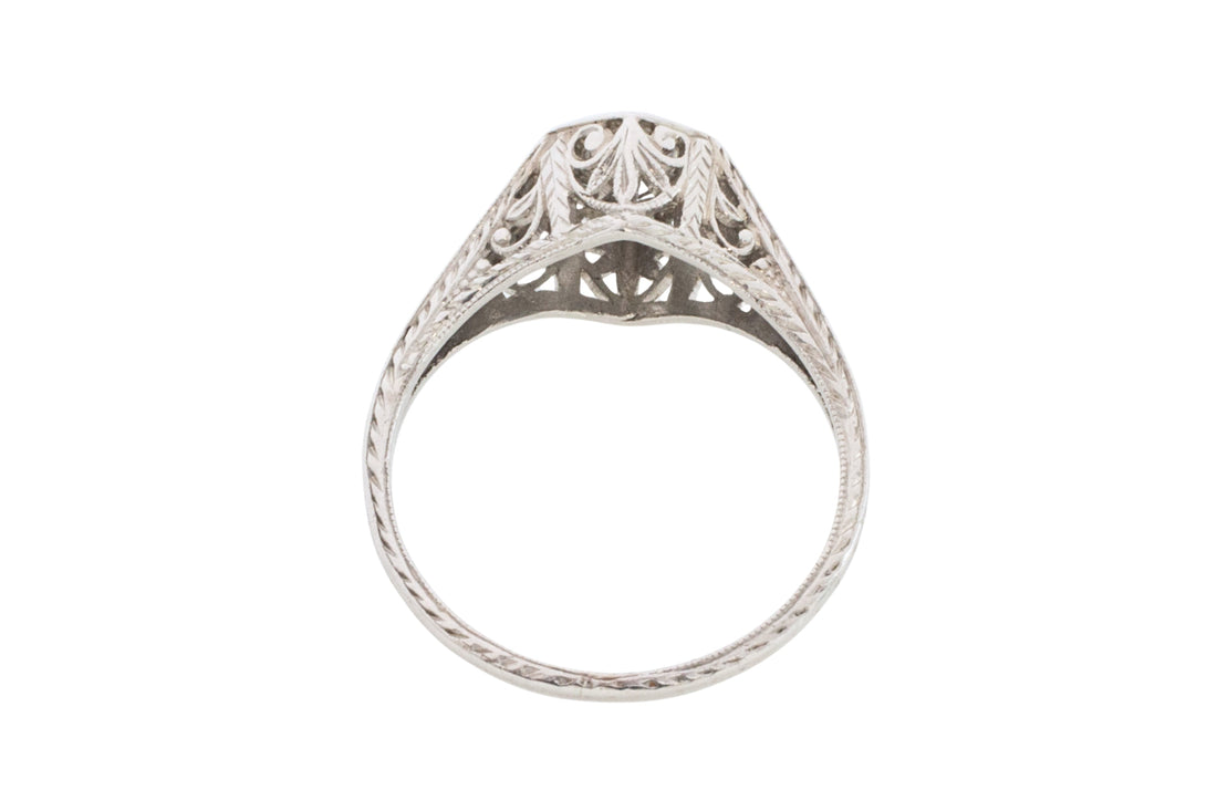 Vintage Art Deco diamond ring in platinum