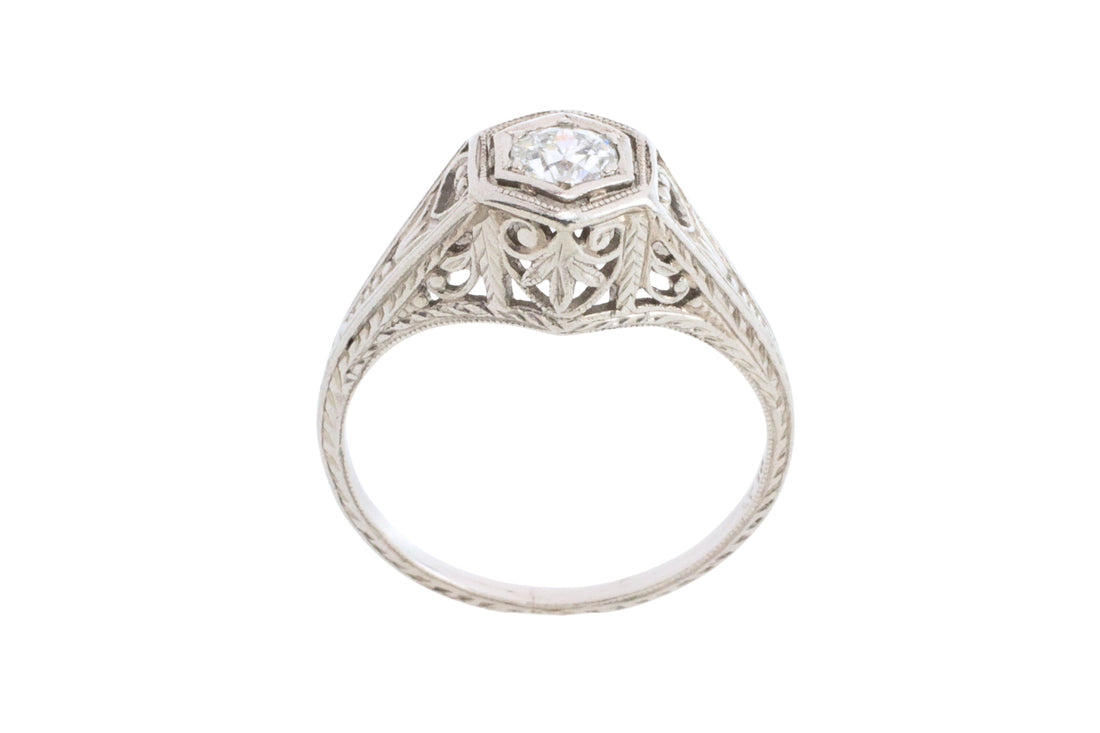 Vintage Art Deco diamond ring in platinum