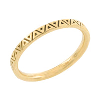 18 carat gold band with motif