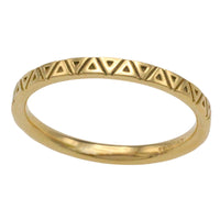 18 carat gold band with motif