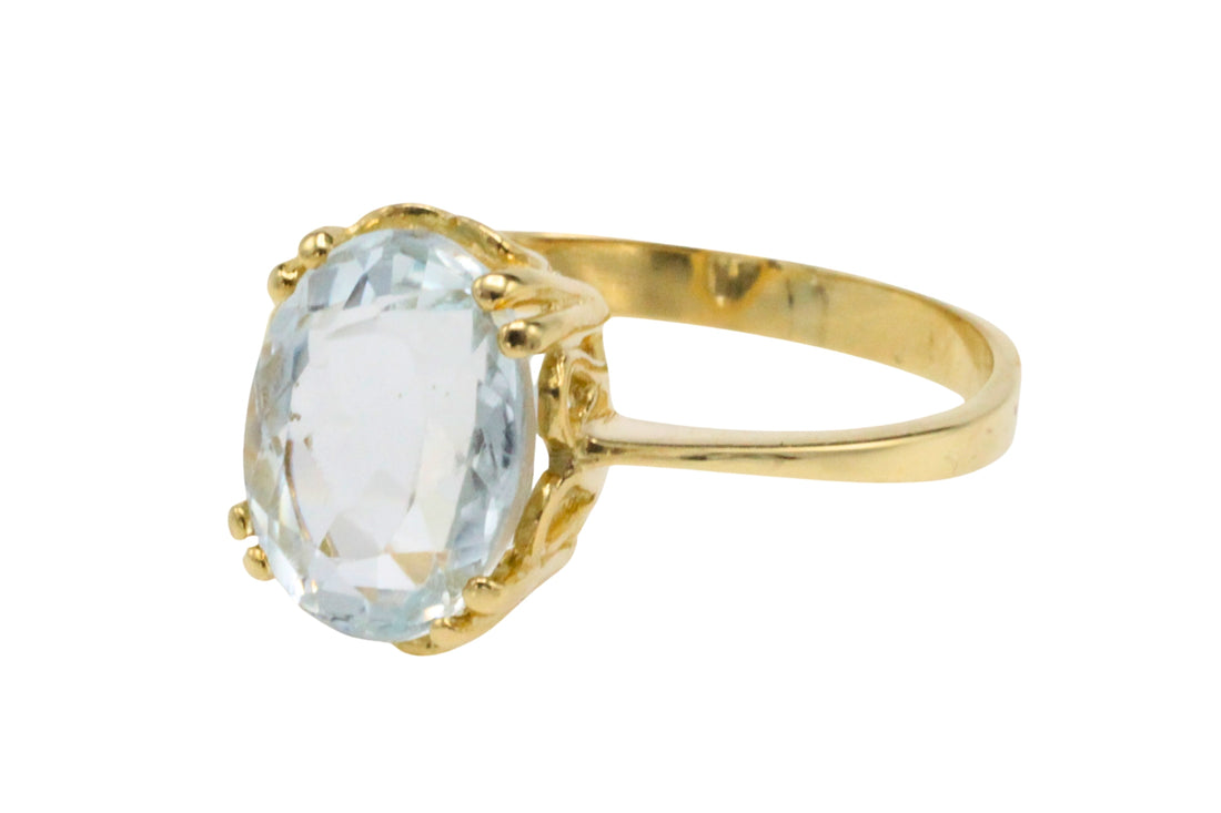 Aquamarine ring in 18 carat gold