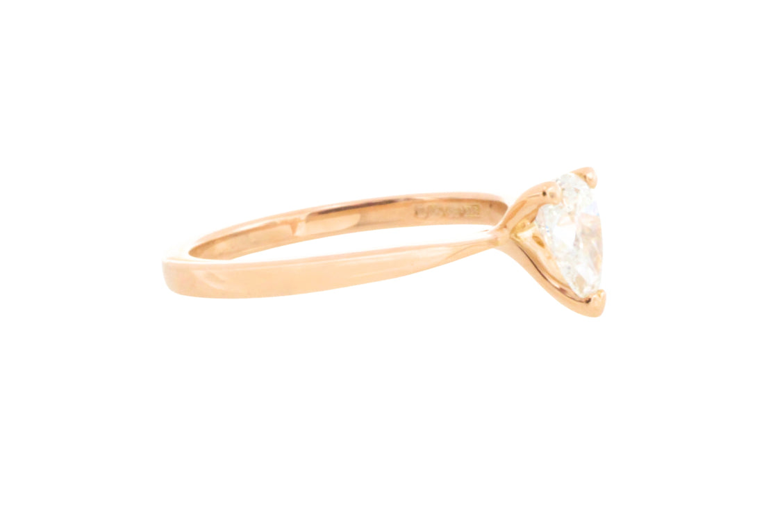 Pear cut diamond solitaire ring in 18 carat gold
