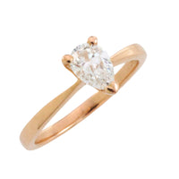 Pear cut diamond solitaire ring in 18 carat gold