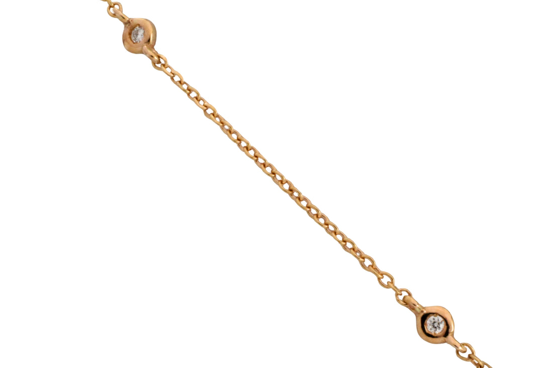 Diamond pendant and chain in 18 carat gold