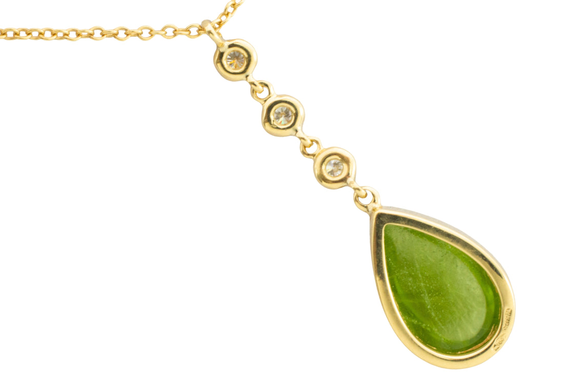 Peridot and diamnd pendant in 18 carat gold