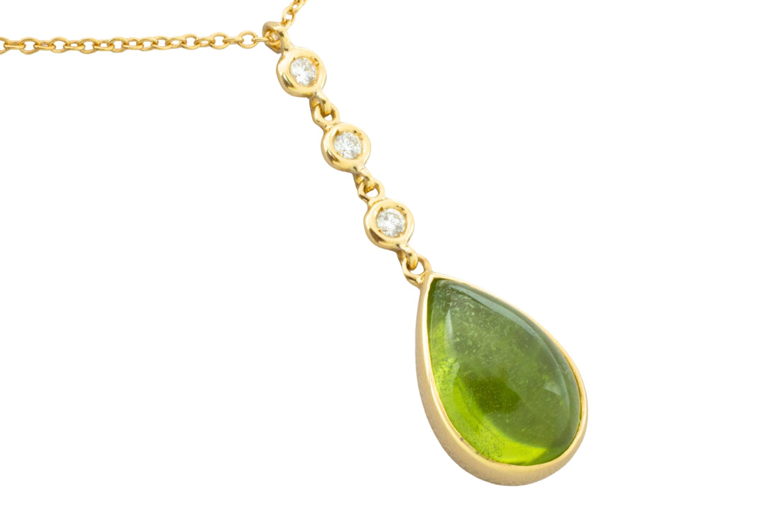 Peridot and diamnd pendant in 18 carat gold