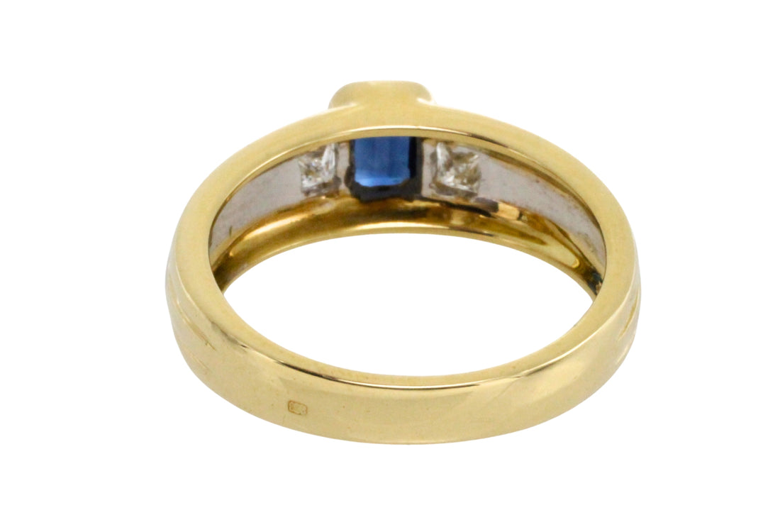 Sapphire and diamond ring in 18 carat gold