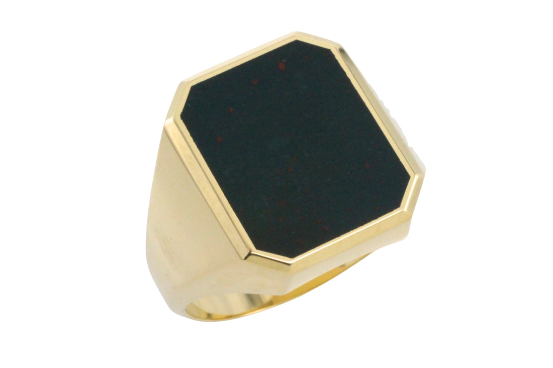 Vintage bloodstone signet ring in 14 carat gold