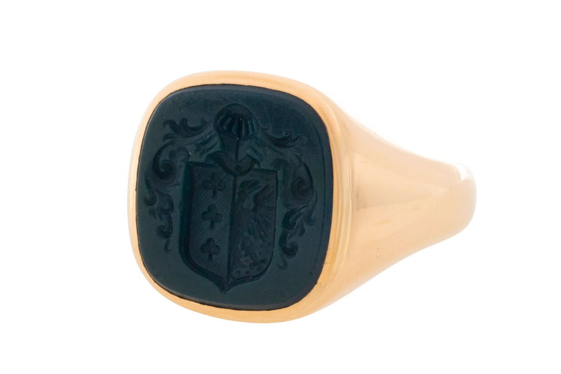 Vintage 18 carat gold signet ring with jasper intaglio