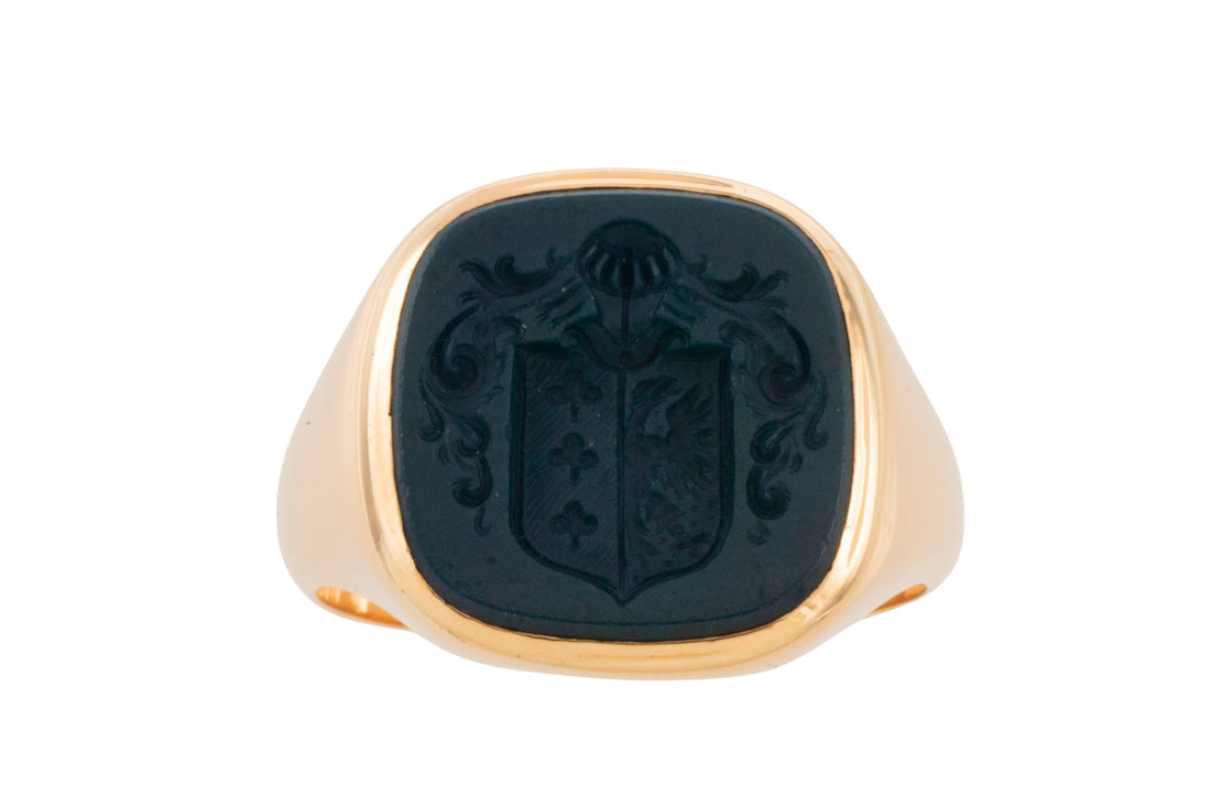 Vintage 18 carat gold signet ring with jasper intaglio