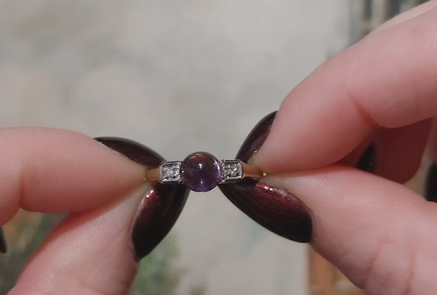 Cabochon amethist en diamanten ring