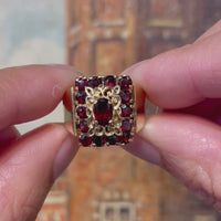 Vintage 14 carat gold ring with garnets